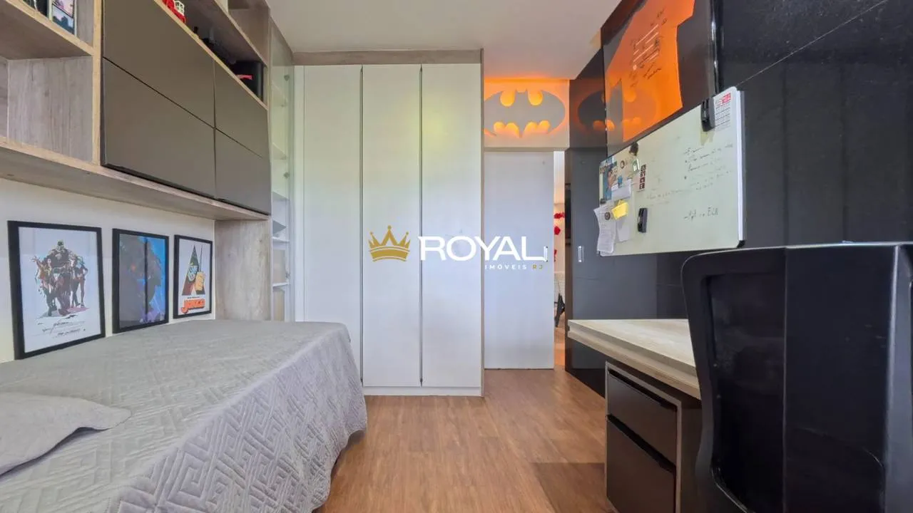 4-bedroom apartment in a building with a pool — photo 22