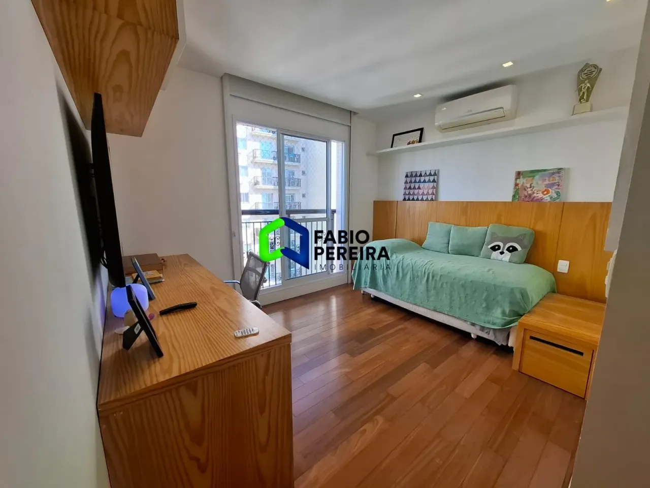 Apartment with open-plan kitchen, 3 bedrooms and 4 baths — photo 10
