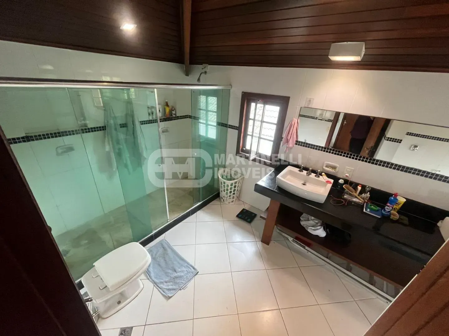 House with 5 bedrooms, all suites, plus shared pool — photo 30