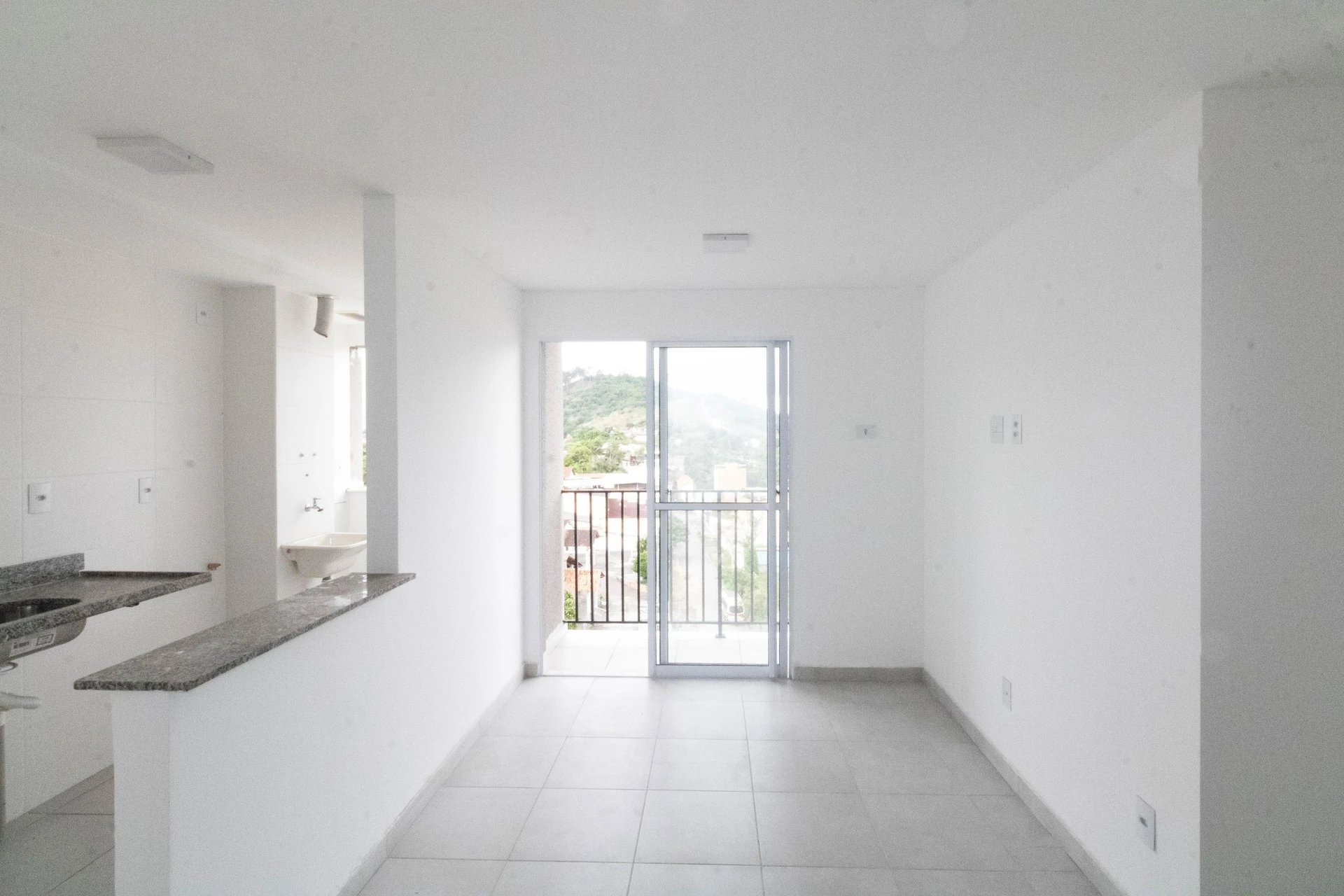 2-bedroom apartment in a building with a gym — photo 24