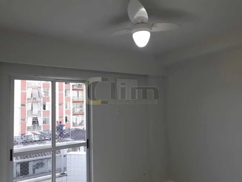 3-bedroom apartment in a building with a pool — photo 15