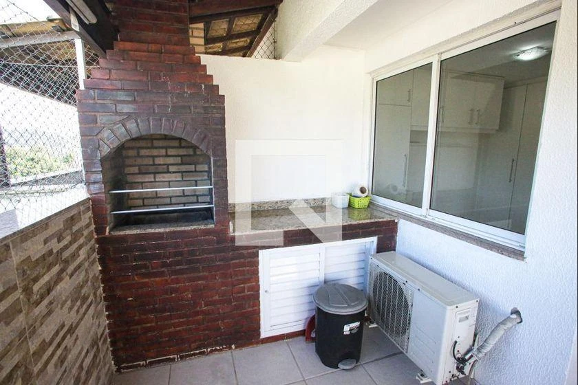 Balcony with a grill in a 3-bedroom apartment, 131 m² — photo 45
