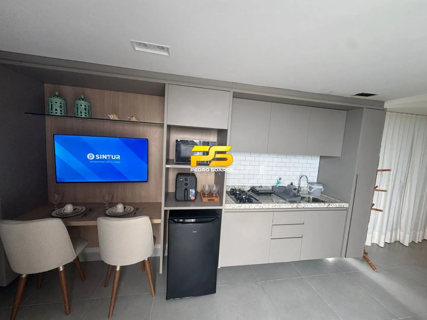 Furnished 1-bedroom apartment with open-plan kitchen — photo 3