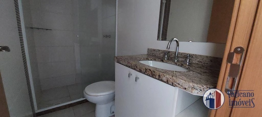 Wood or laminate floors in a 2-bedroom apartment, 55 m² — photo 18