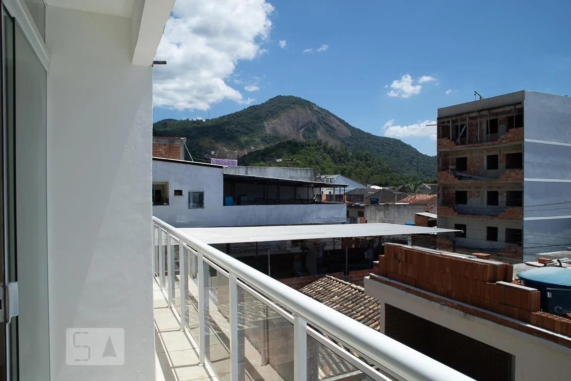Unfurnished apartment with 2 bedrooms and a balcony