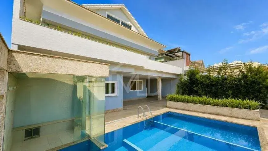 House with 4 bedrooms and 5 bathrooms, 360 m² — photo 25