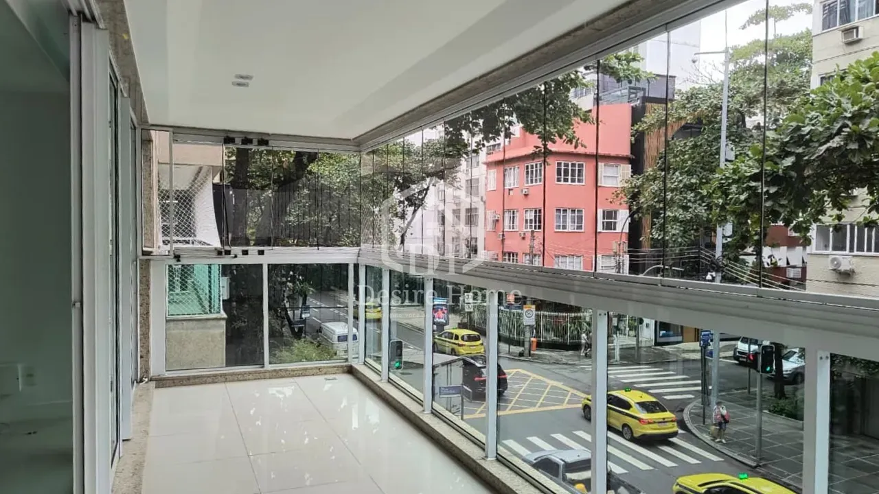 Apartment, 198 m², with a glass-enclosed balcony
