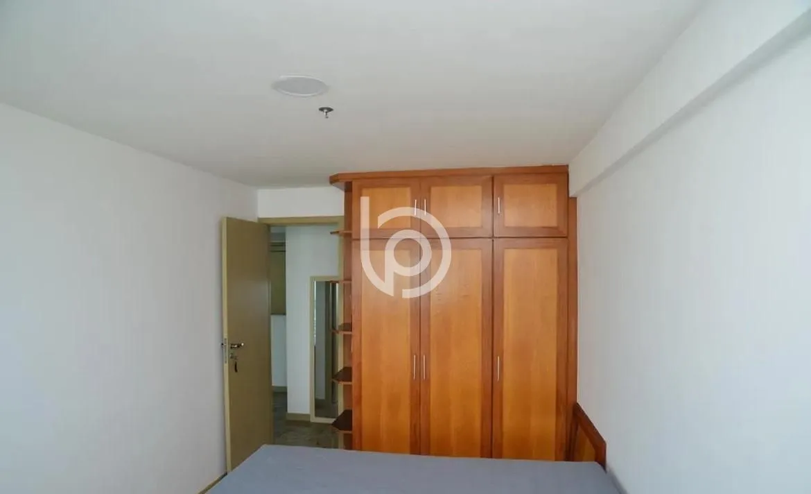 Furnished 1-bedroom apartment with glass-enclosed balcony — photo 13