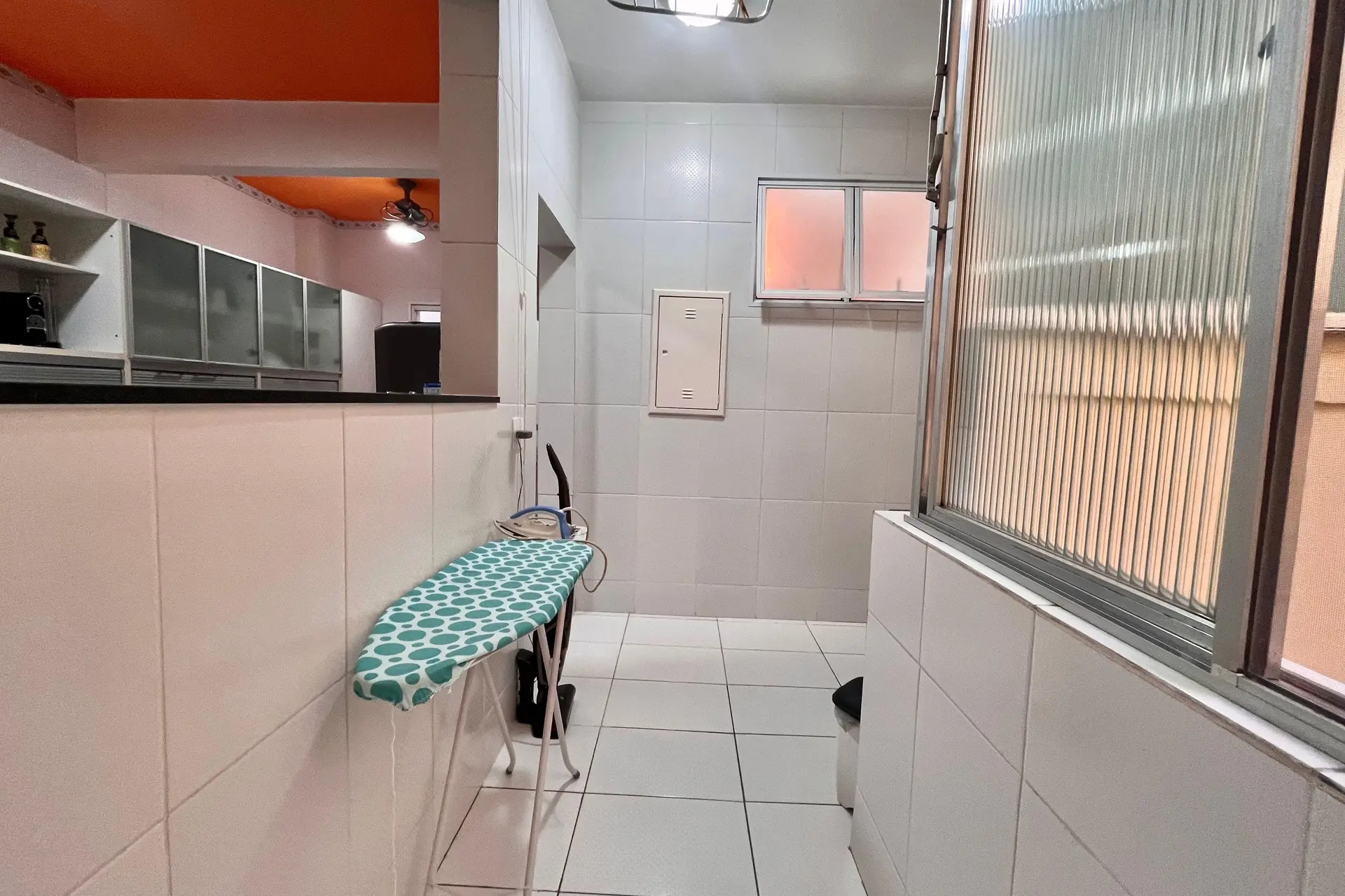3-bedroom apartment with a working laundry setup — photo 18