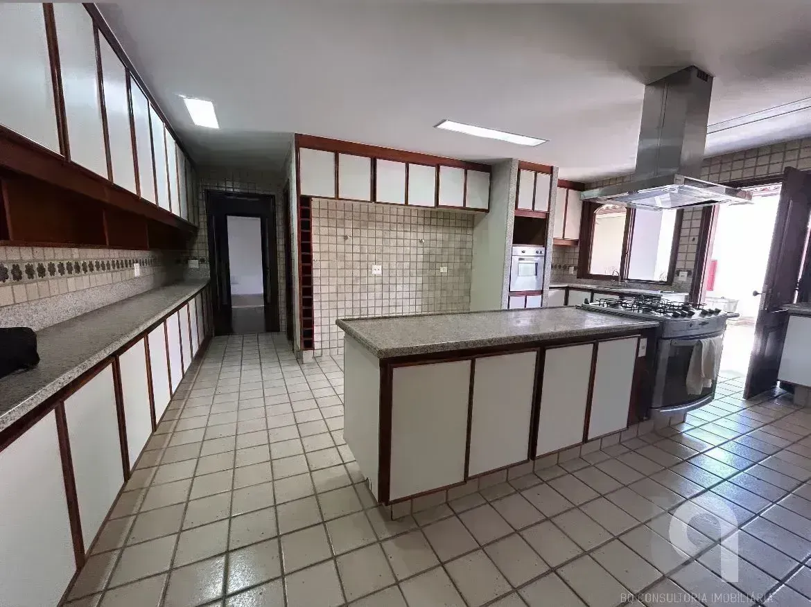 Casa com 6 quartos e cozinha fechada, 3000 m² — photo 2