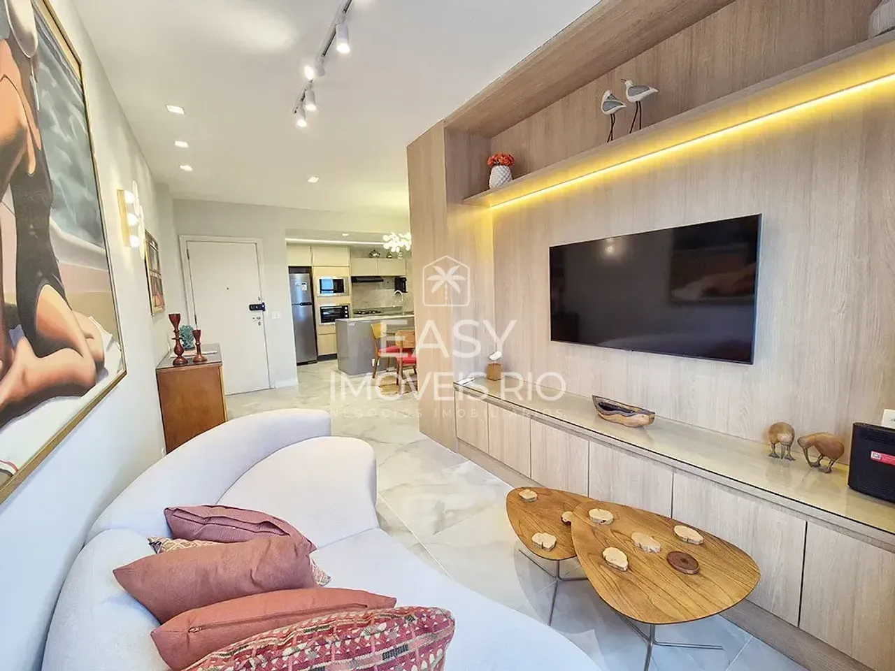 Furnished apartment with an open-plan kitchen and 2 beds — photo 2