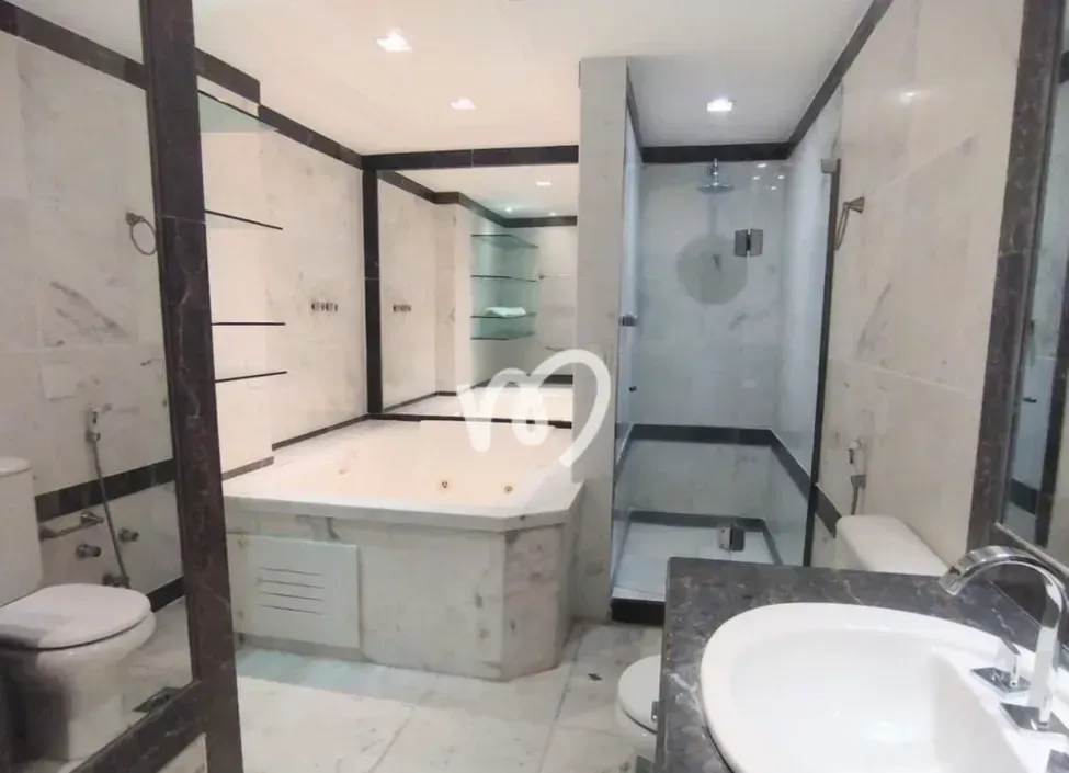 Unfurnished apartment for rent with 4 bedrooms and 313 m² — photo 10