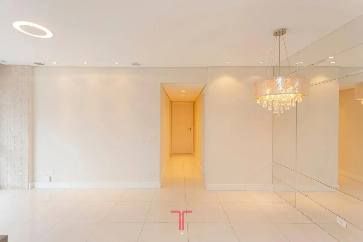 3-bedroom apartment in a building with a pool — photo 11