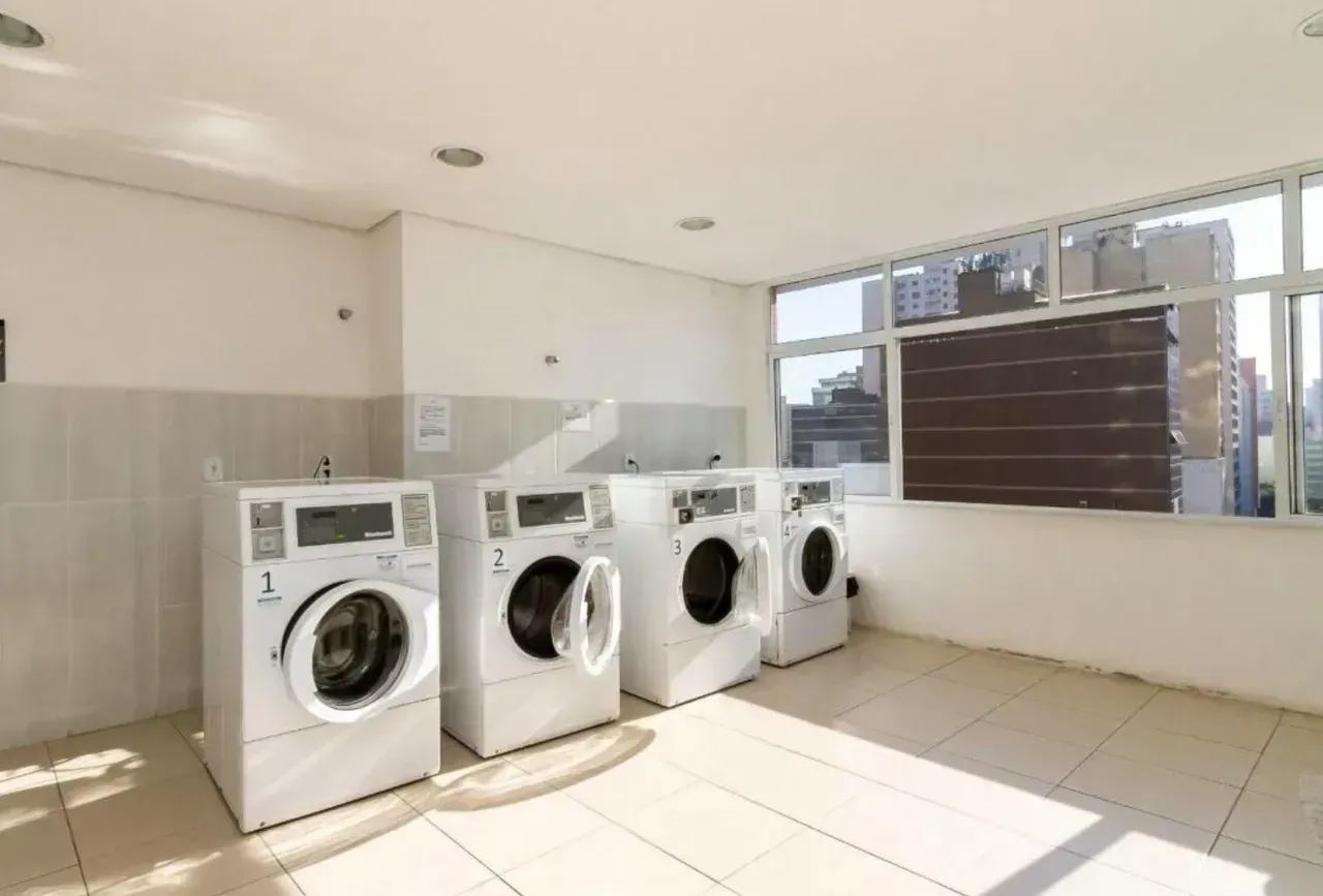 1-bedroom 1-bath apartment with a balcony — photo 7