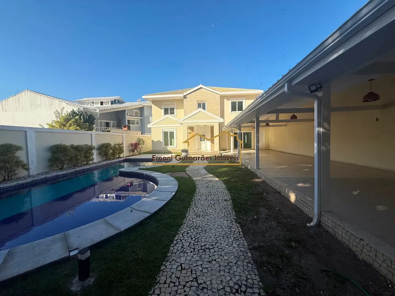Будинок на 5 спалень з інтегрованою кухнею та балконом — photo 9