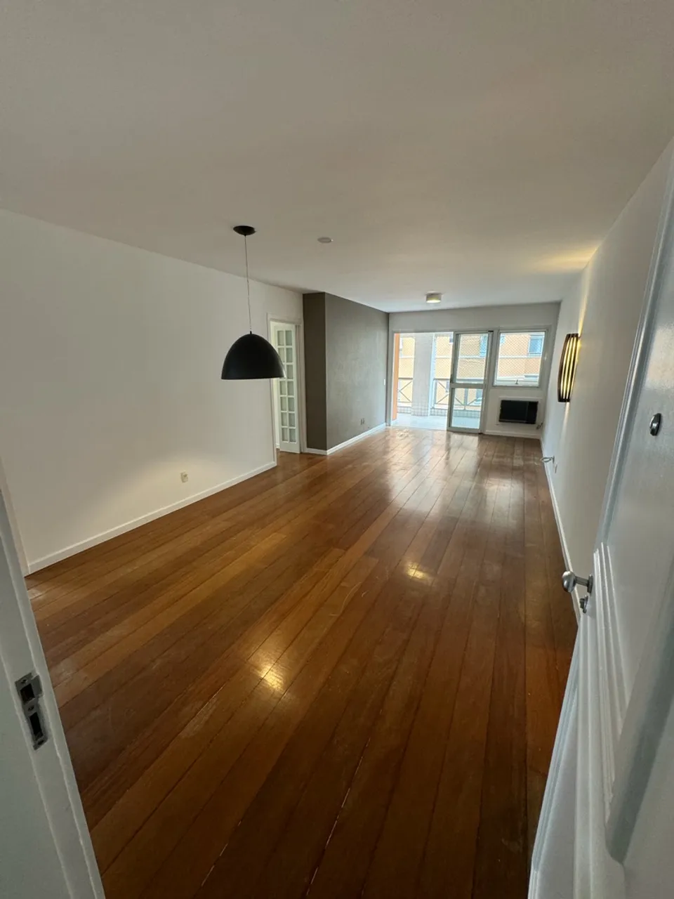 3-bedroom apartment in a building with a gym — photo 10