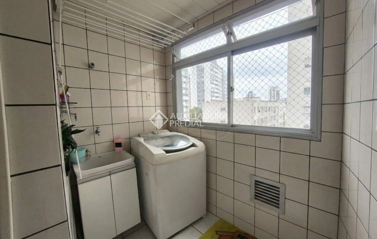 3-bedroom apartment with a washing machine — photo 14
