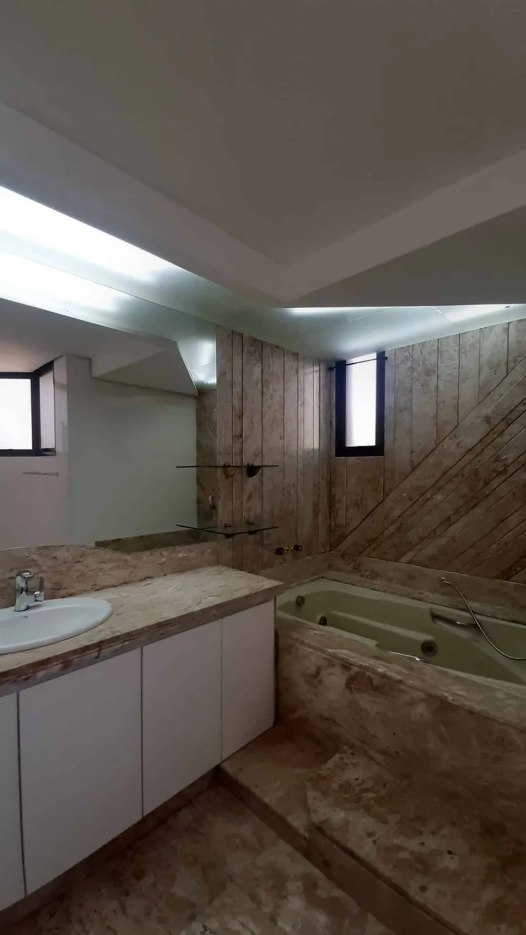 283 m² apartment with 4 bedrooms and 2 en-suites — photo 14
