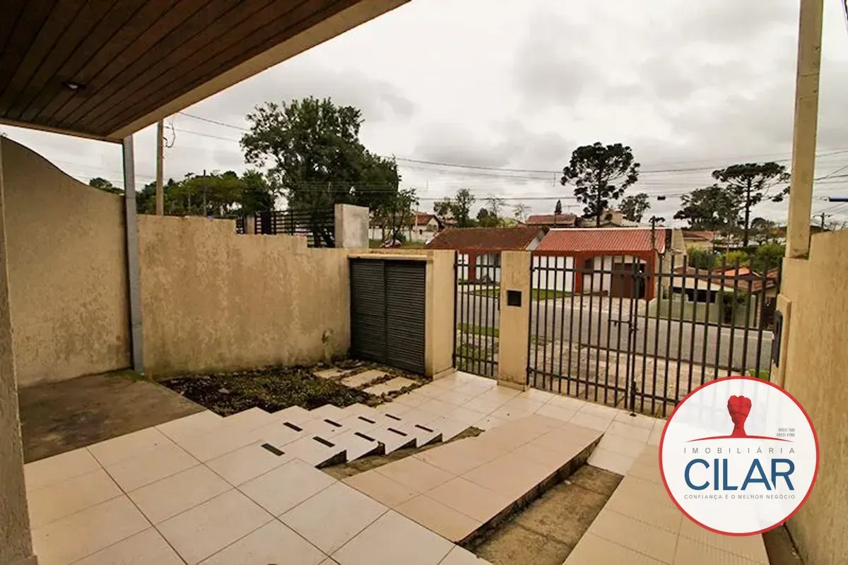Balcony with a grill in a 3-bedroom house, 138 m²