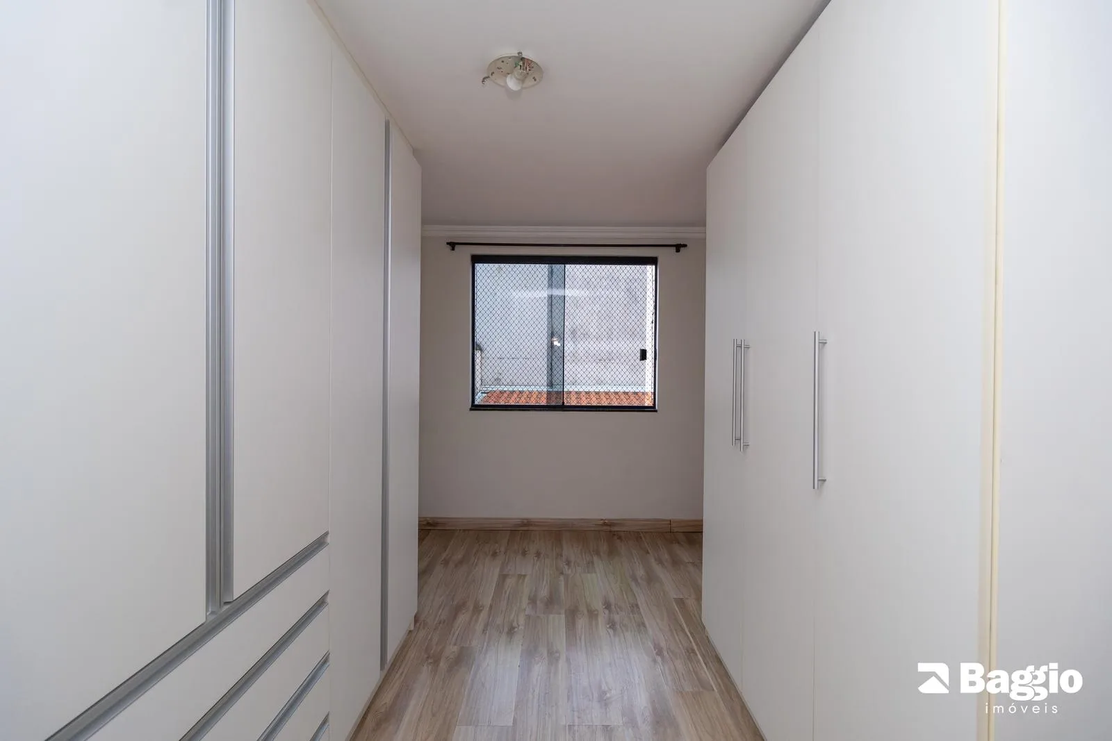 Balcony with a grill in a 3-bedroom house, 118 m² — photo 53