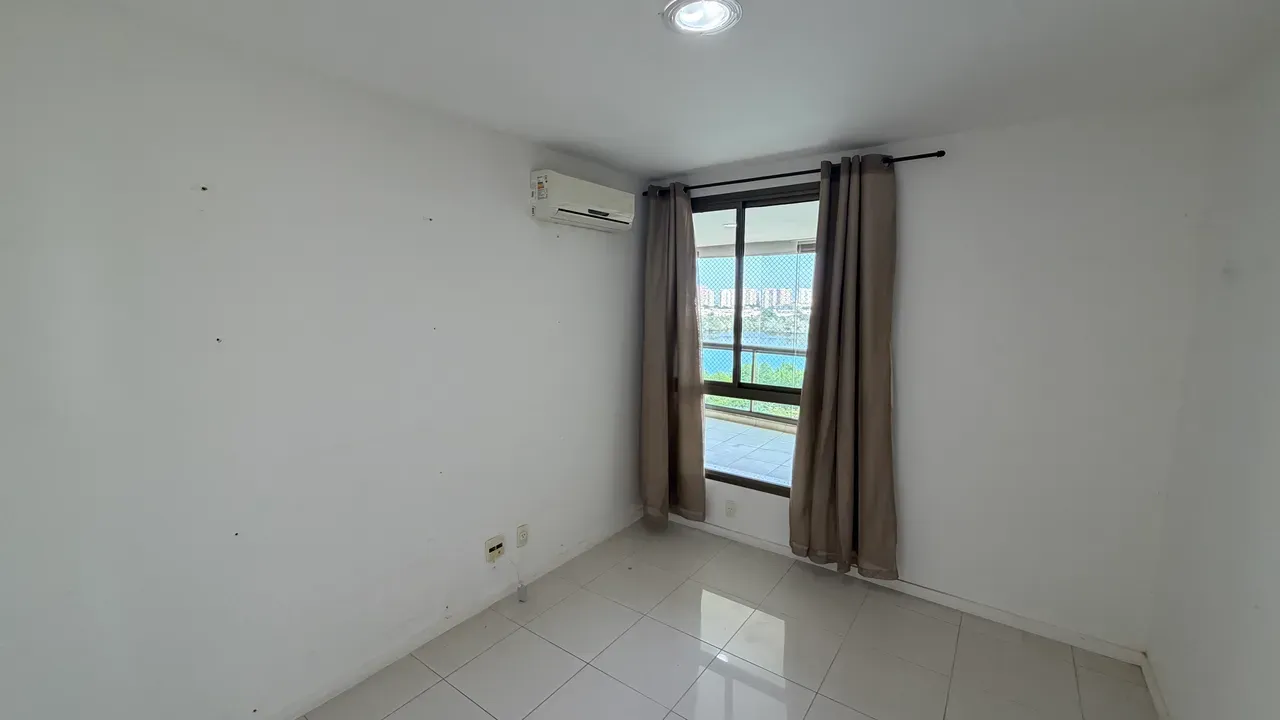 157 m² apartment with 4 bedrooms, 3 baths, balcony — photo 25