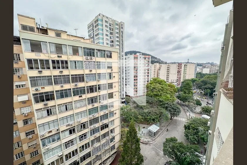 4-bedroom apartment with 3 bathrooms and 206 m² — photo 2