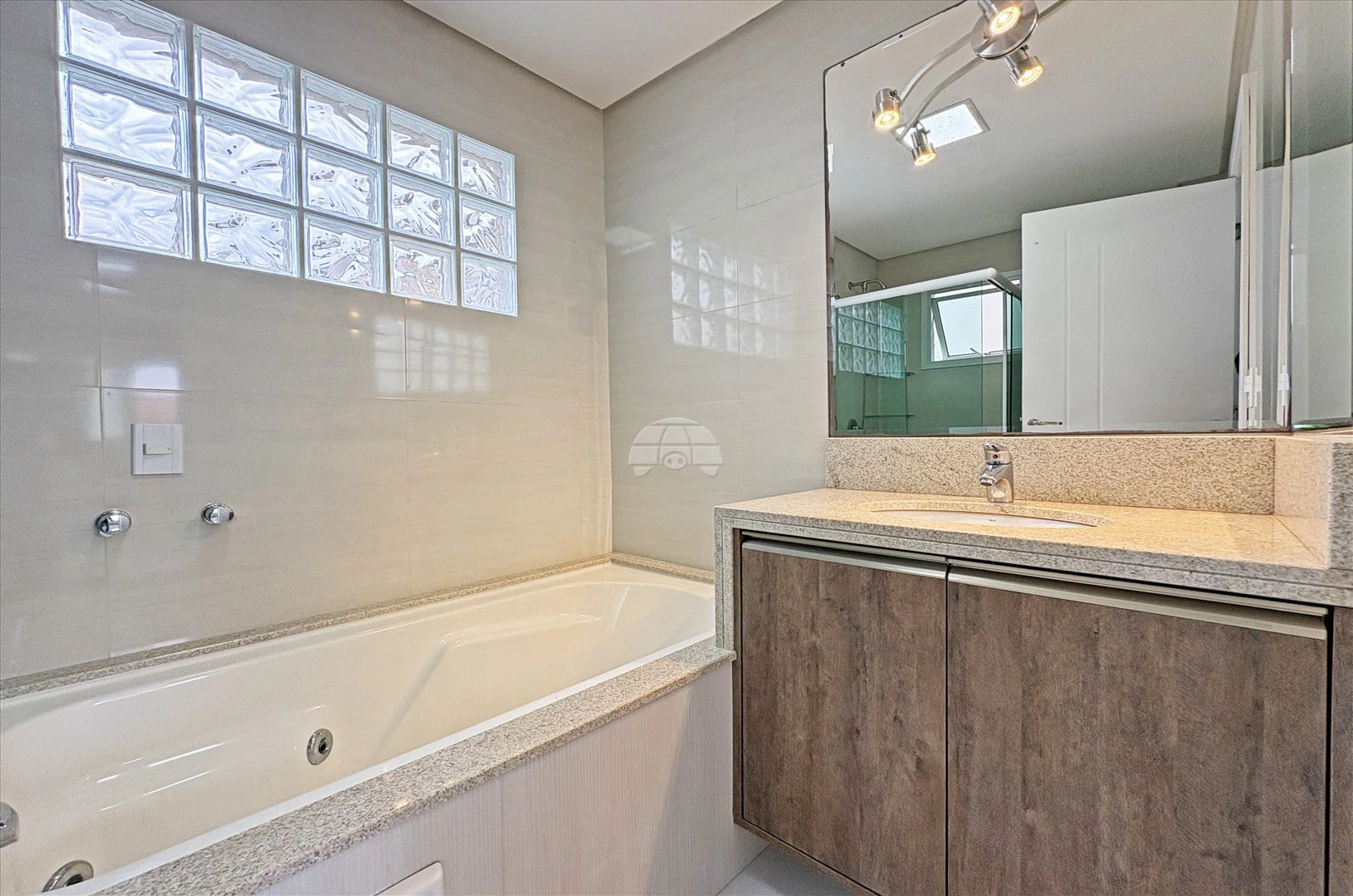 Casa, 172 m², com varanda envidraçada — photo 15