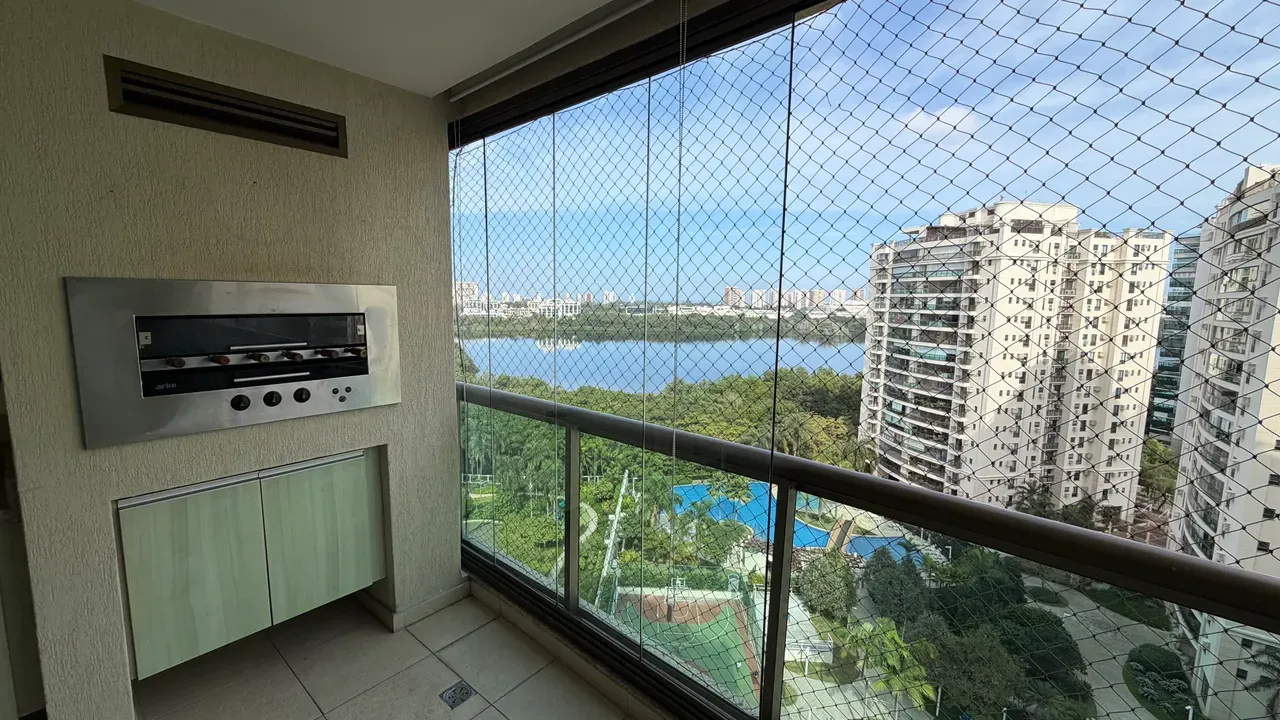 157 m² apartment with 4 bedrooms, 3 baths, balcony — photo 17
