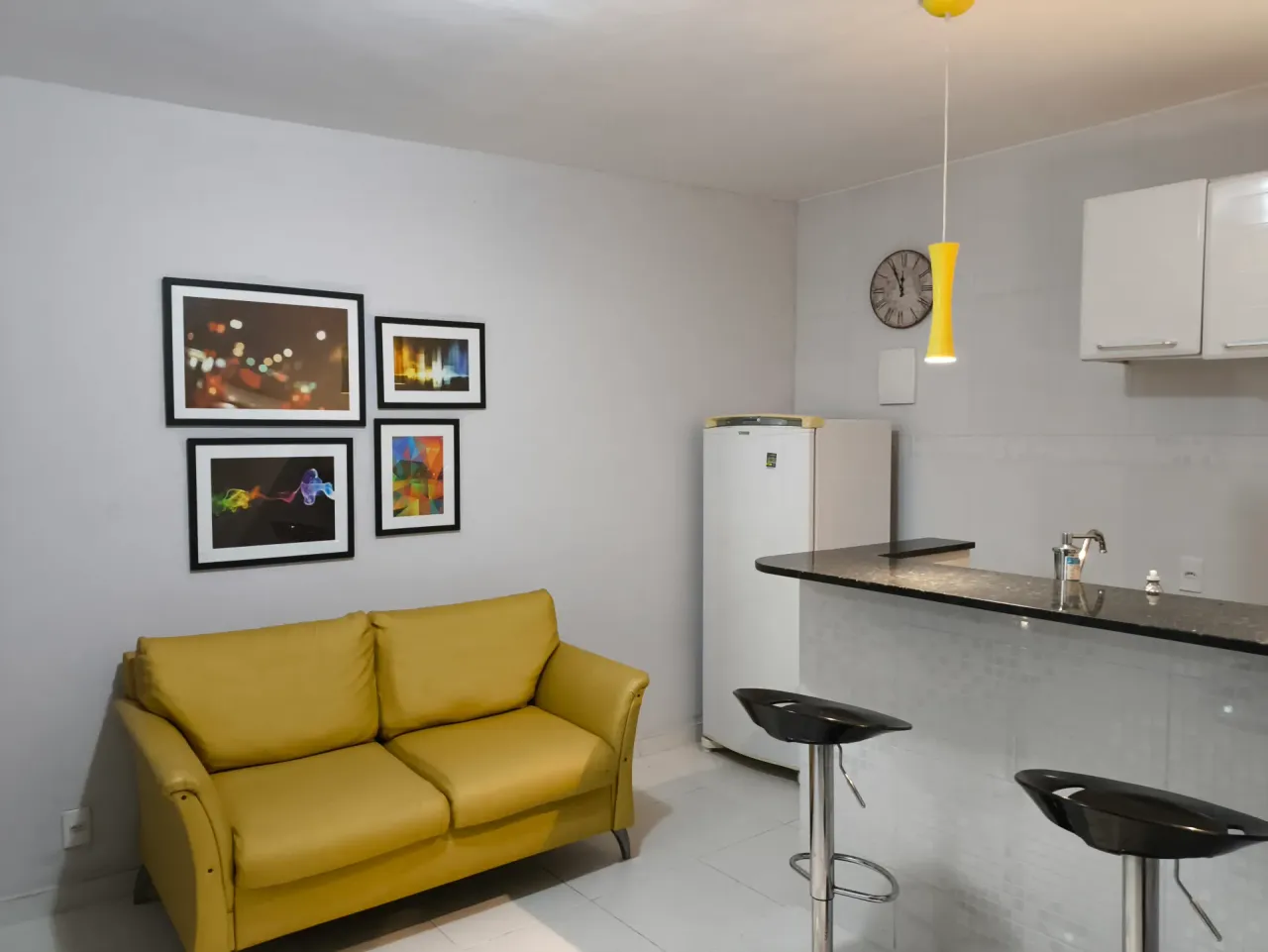 Furnished 1-bedroom apartment with a balcony
