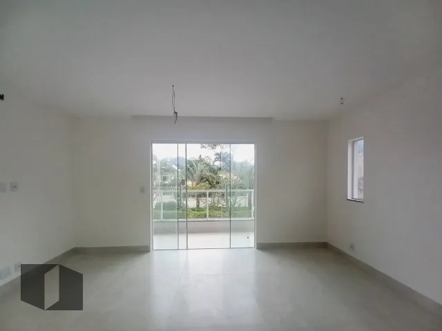 House with 4 bedrooms and 5 bathrooms, 2 parking spaces — photo 10
