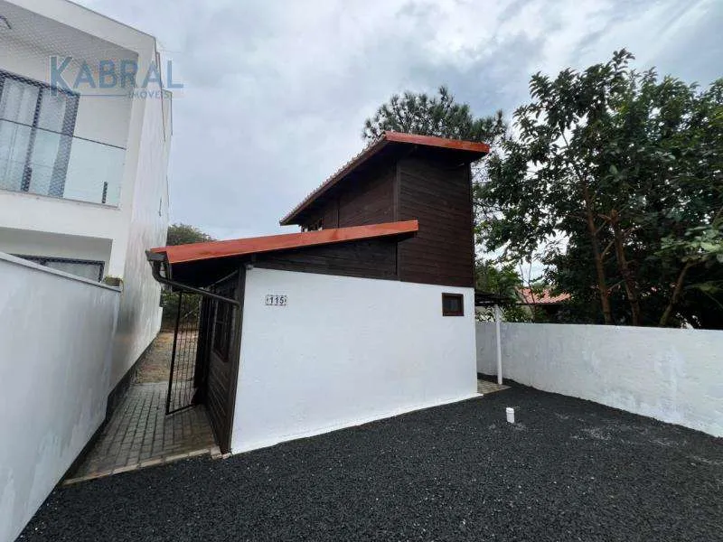 2-bedroom house with 2 parking spaces