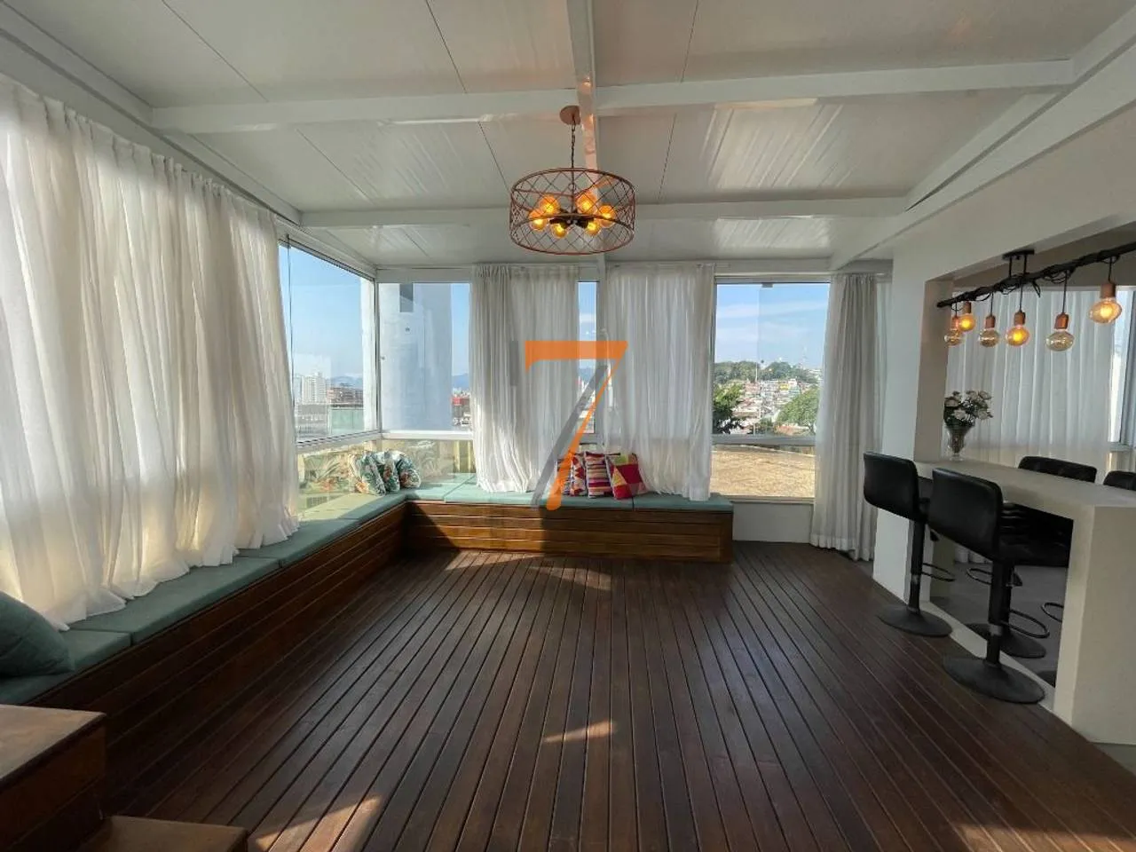 Furnished penthouse with 2 en-suite bedrooms and 210 m² — photo 12