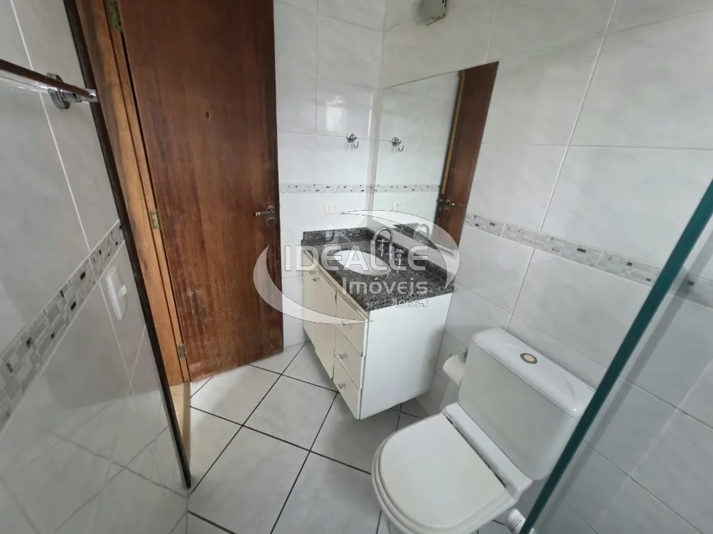 2-bedroom apartment with wood or laminate floors — photo 10