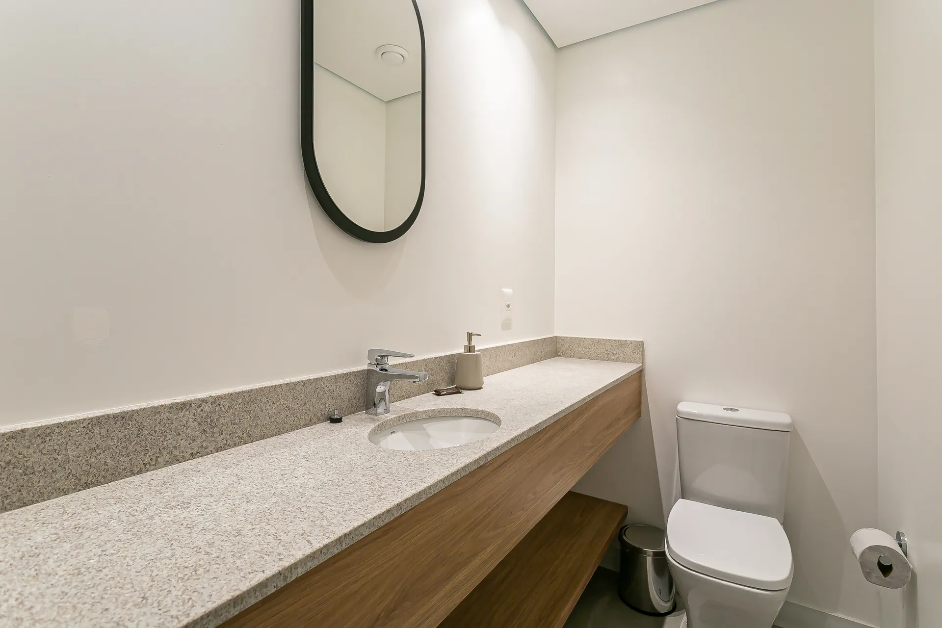 Estudio amueblado de 55 m² con 1 dormitorio y 2 baños — photo 16