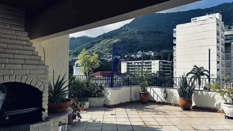 4-bedroom apartment with a grill on the balcony — photo 29