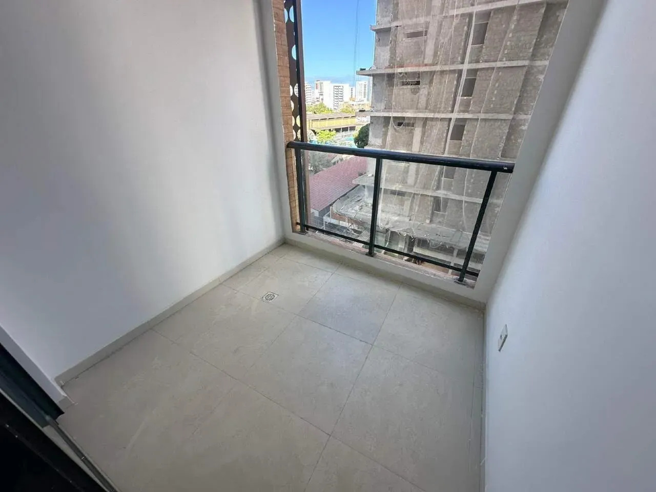3-bedroom rental apartment with 1 suite and 2 parking — photo 2