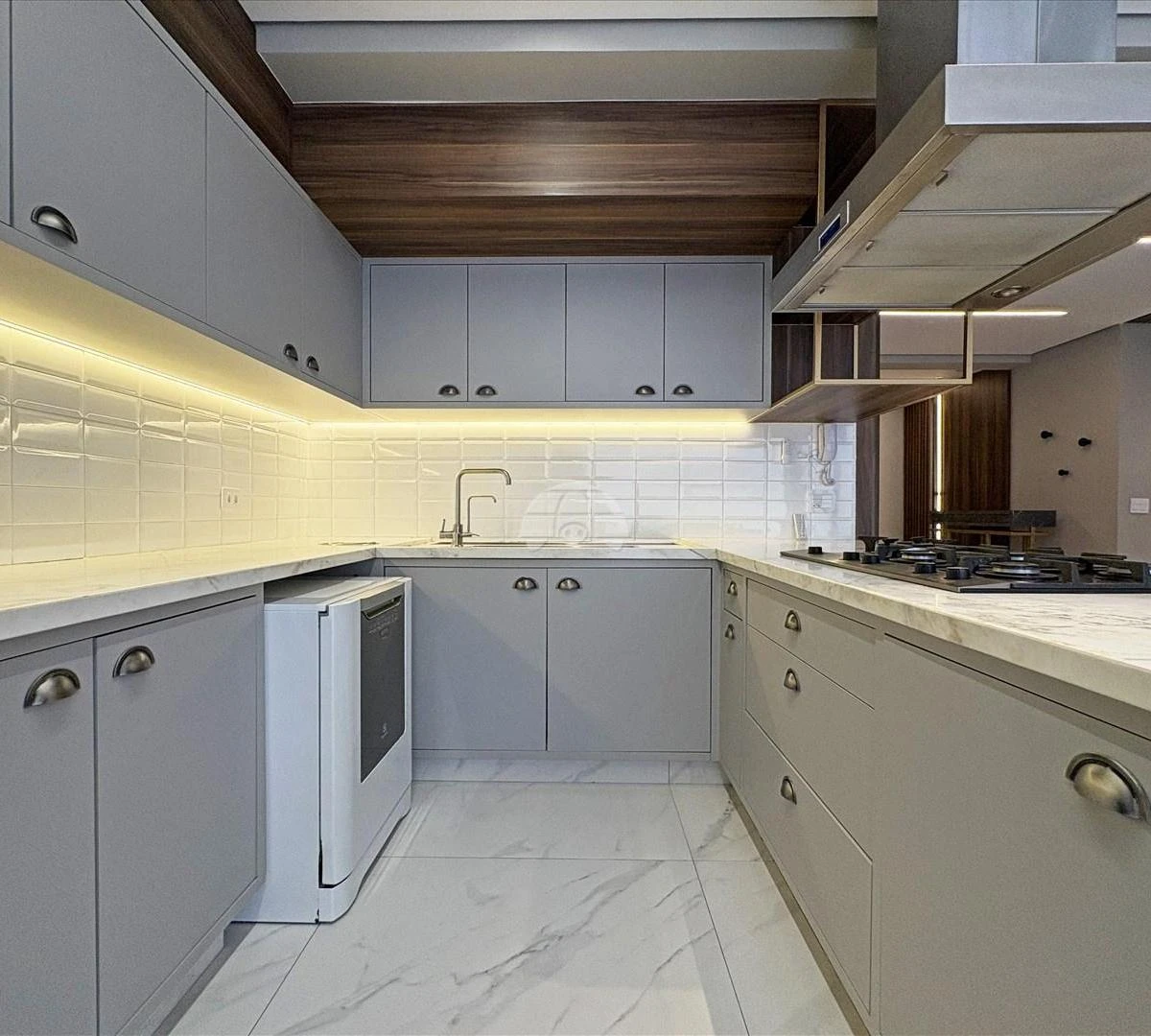 Furnished 293 m² house with open-plan kitchen — photo 21