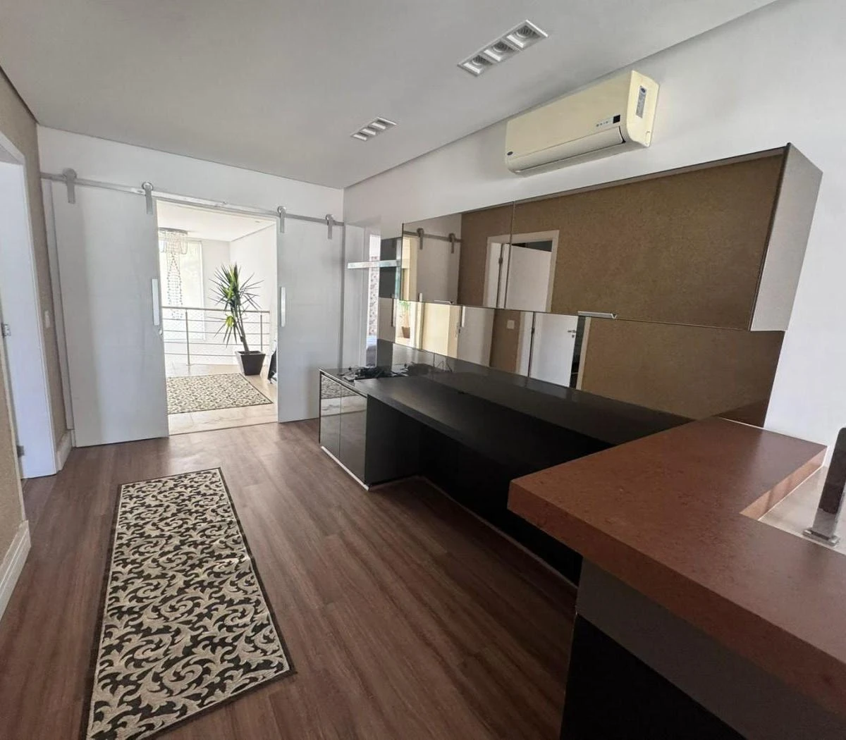 Ванна та 6 спалень: будинок 993 м² — photo 17