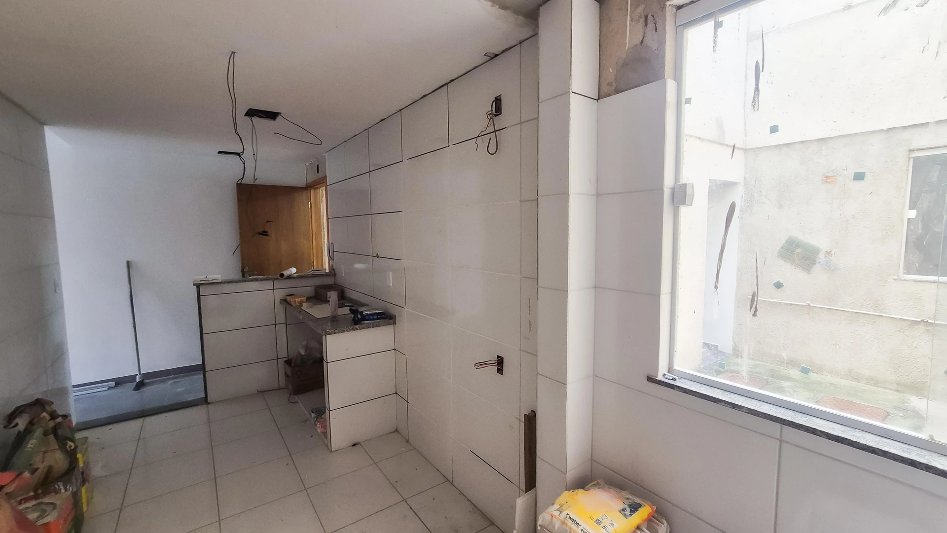 Apartamento com 2 quartos e box de vidro no banheiro — photo 20