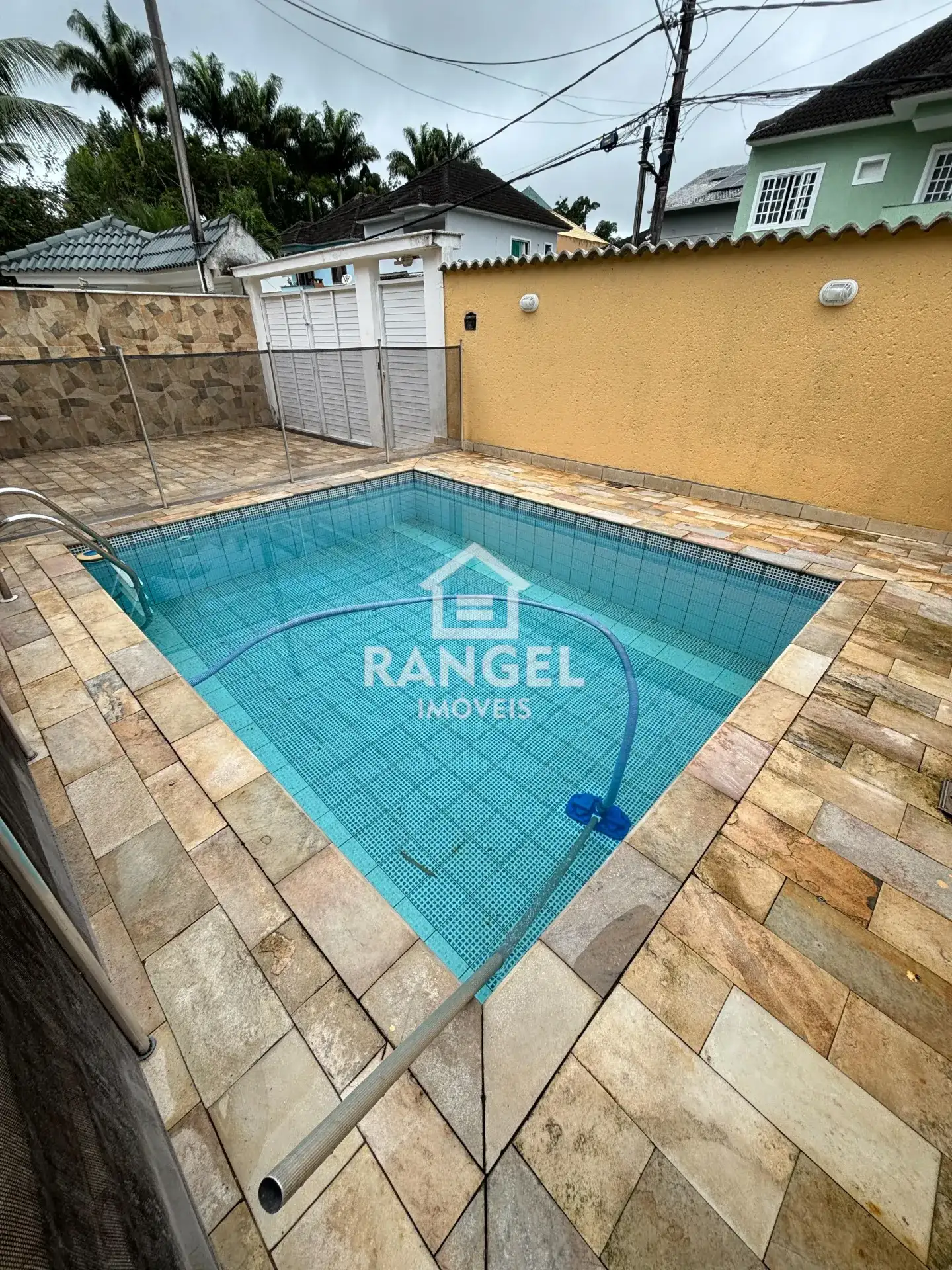 180 m² house with 3 bedrooms and balcony BBQ