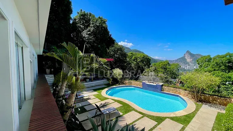 5-bedroom house with a private pool in Rio de Janeiro — photo 23