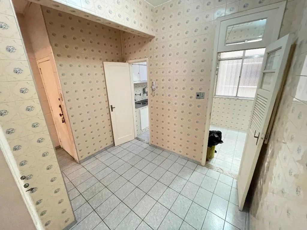 Wood or laminate floors in a 2-bedroom apartment, 75 m² — photo 7