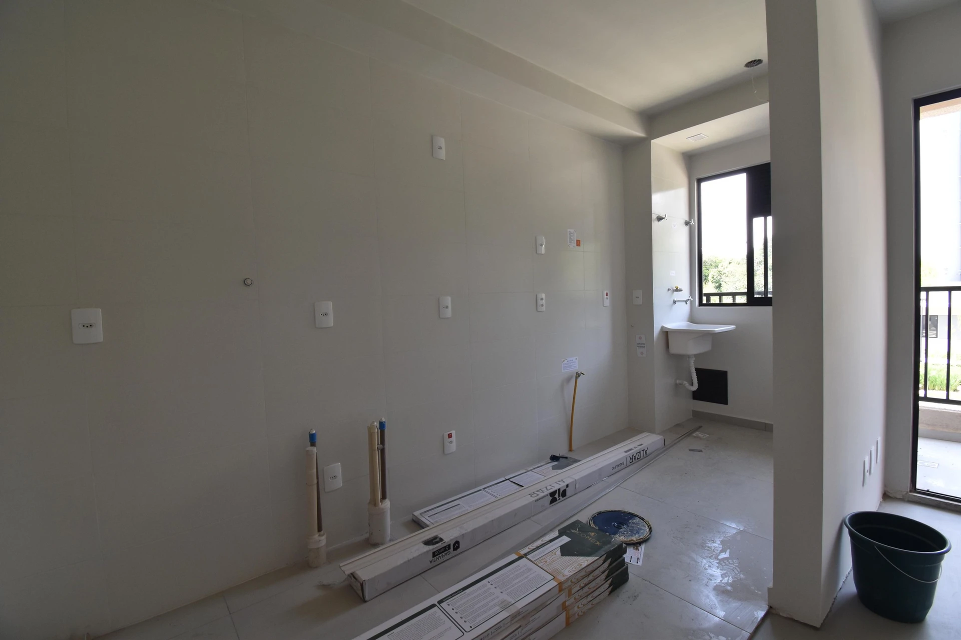 Balcony with a grill in a 2-bedroom apartment, 53 m² — photo 48
