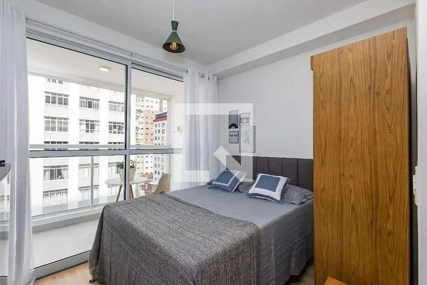 27 m² studio with a glass-enclosed balcony and a home office
