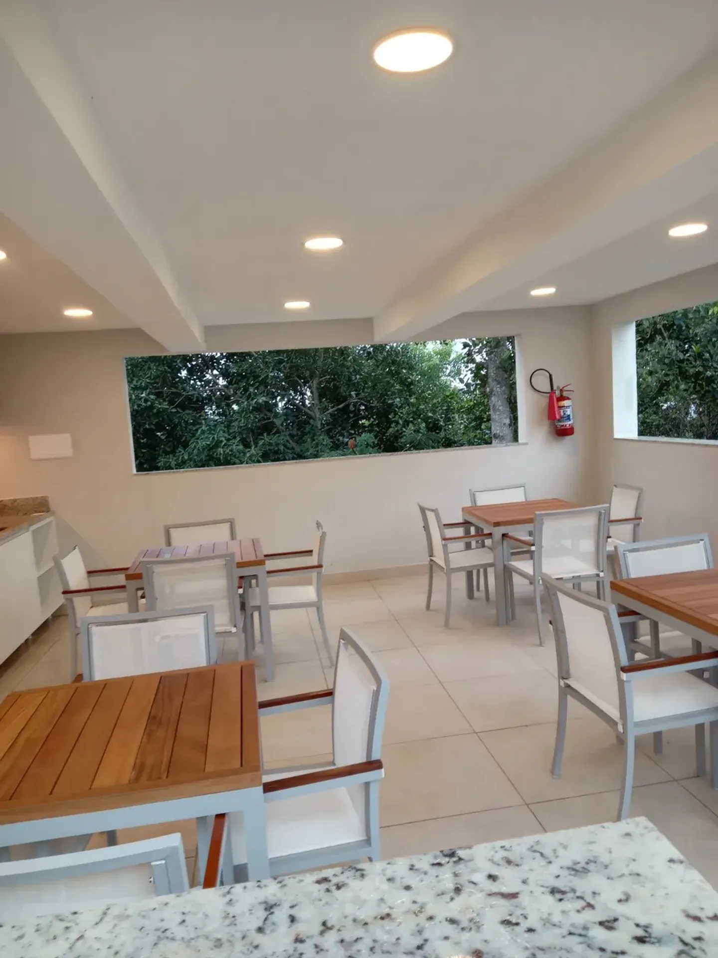 Apartamento com 2 quartos e varanda em bom estado — photo 30