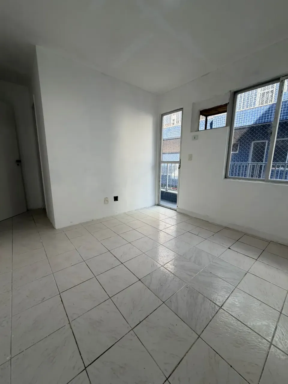 3-bedroom apartment with 2 bathrooms and glass shower — photo 15