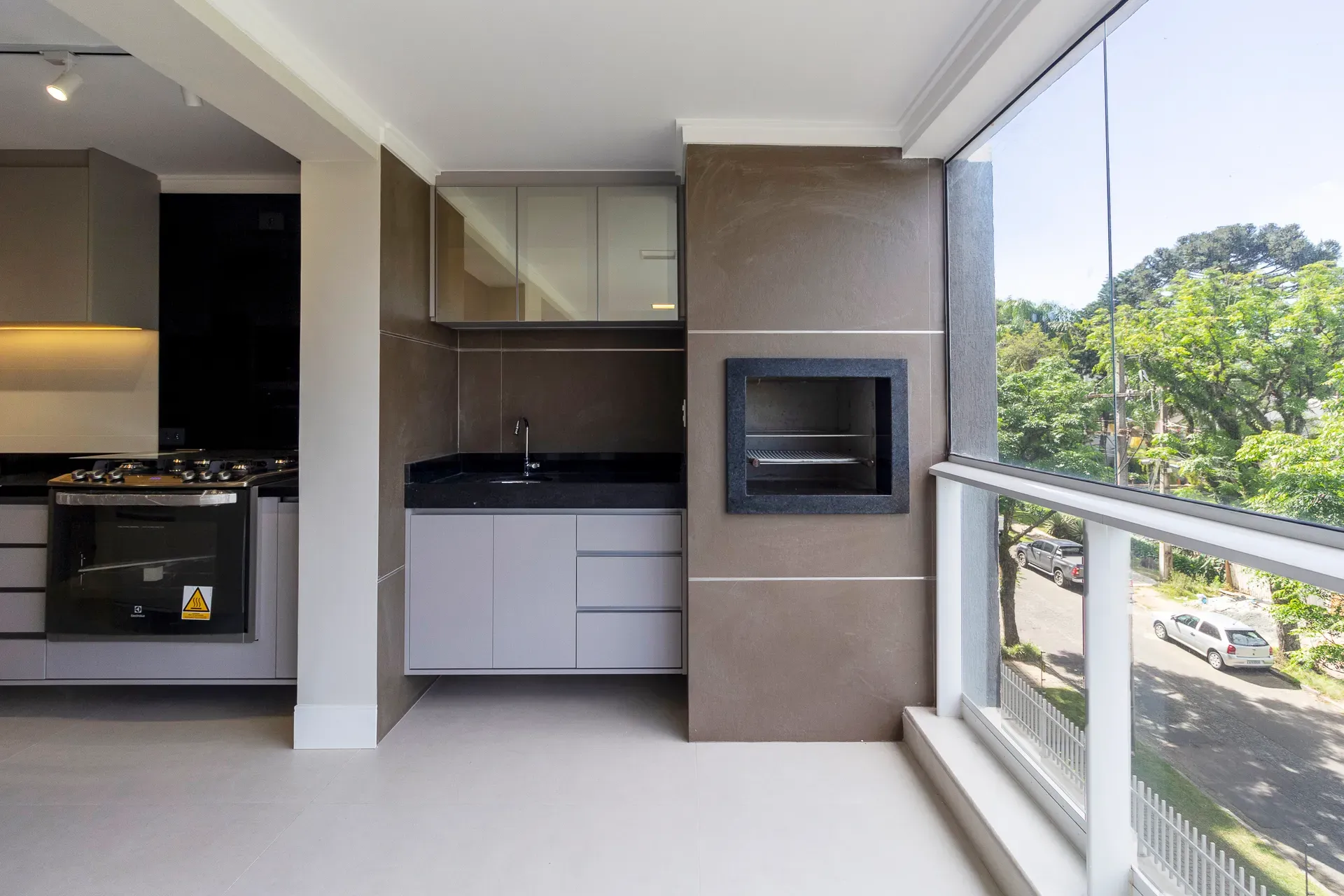 Unfurnished 4-bedroom apartment with 5 bathrooms — photo 15