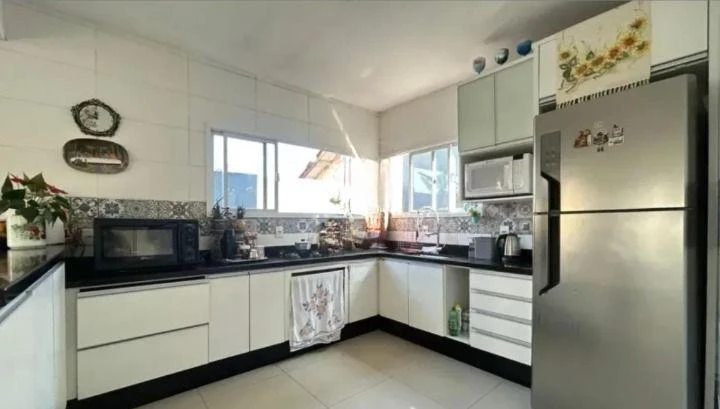 Furnished house, 465 m², with a mountain view — photo 2