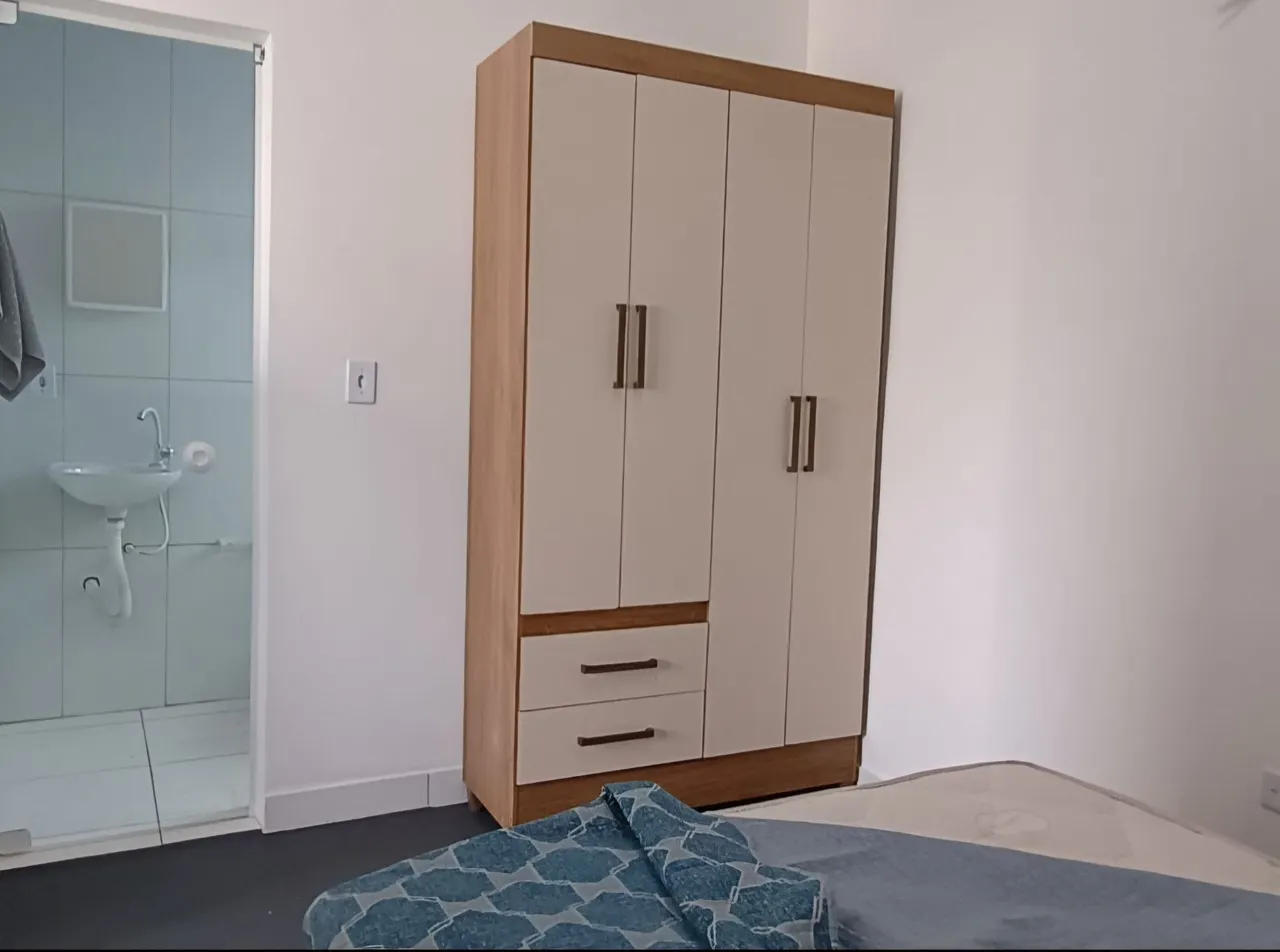 Furnished studio flat with 1 bedroom and gas kitchenette — photo 5