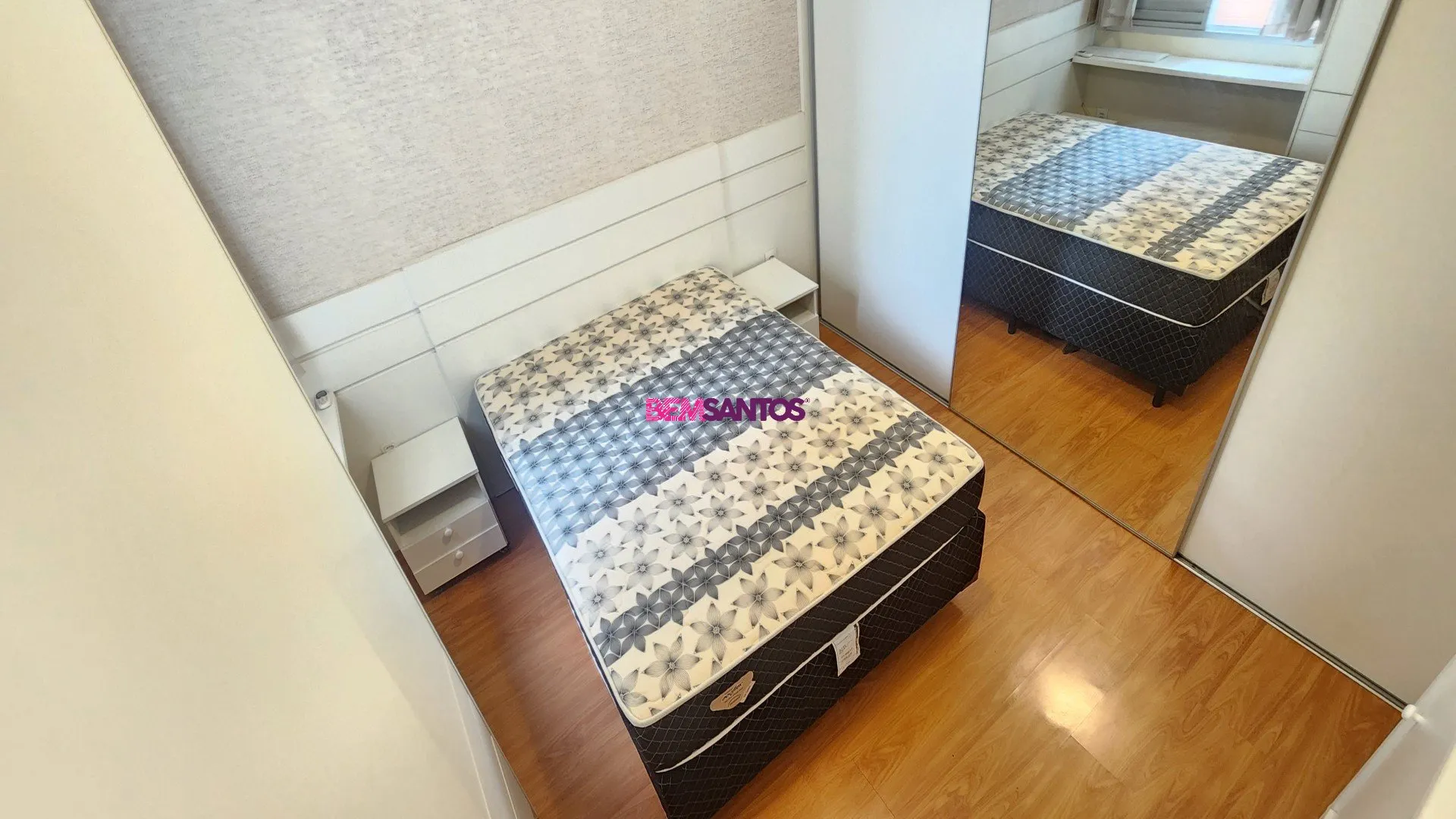 Furnished 4-bedroom apartment with a balcony — photo 12